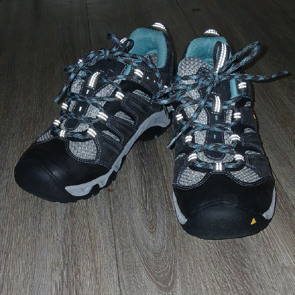 Keen Women's Aqua Sneakers
